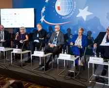 Forum Ekonomiczne w Karpaczu. Dyskusja o tym „Czy nowe pokolenie liderów znajdzie czas na pięcioletnie studia?”